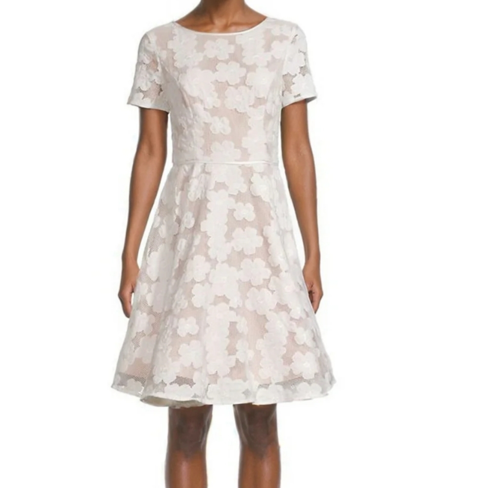 Shani Floral Fit & Flare Cocktail Dress In White/Nude. Size 4